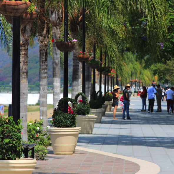 Camina por el malecón de Chapala – CHAPALA, DESTINOS DE MÉXICO